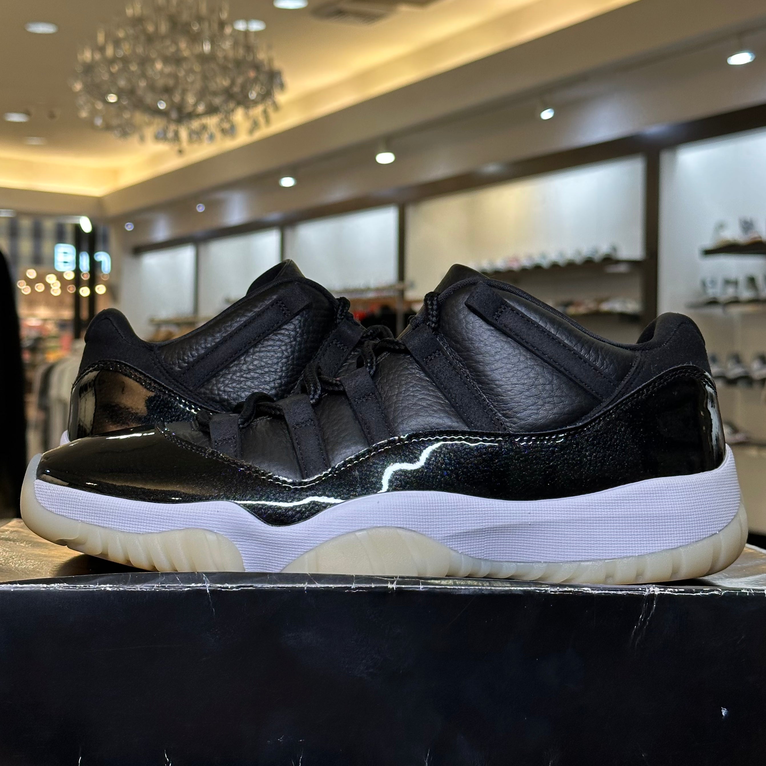 Air Jordan 11 Retro Low 72-10 (Pre-Owned)