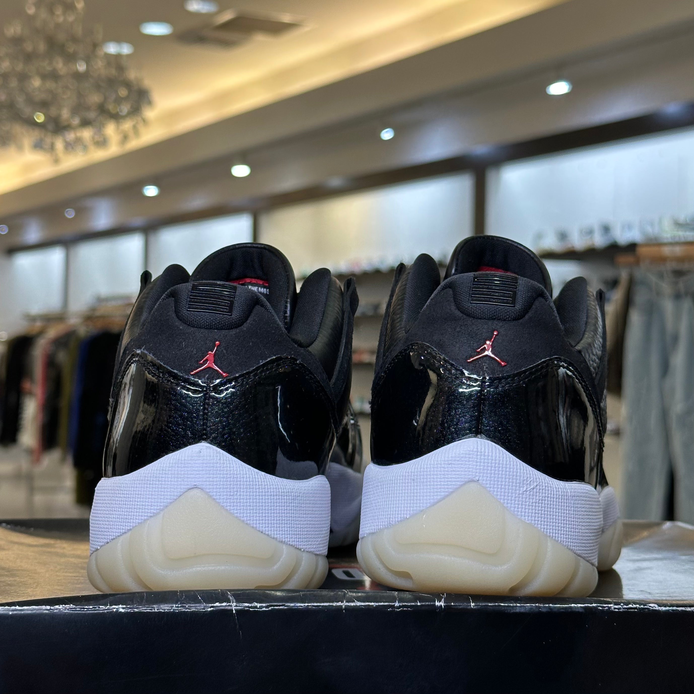 Air Jordan 11 Retro Low 72-10 (Pre-Owned)