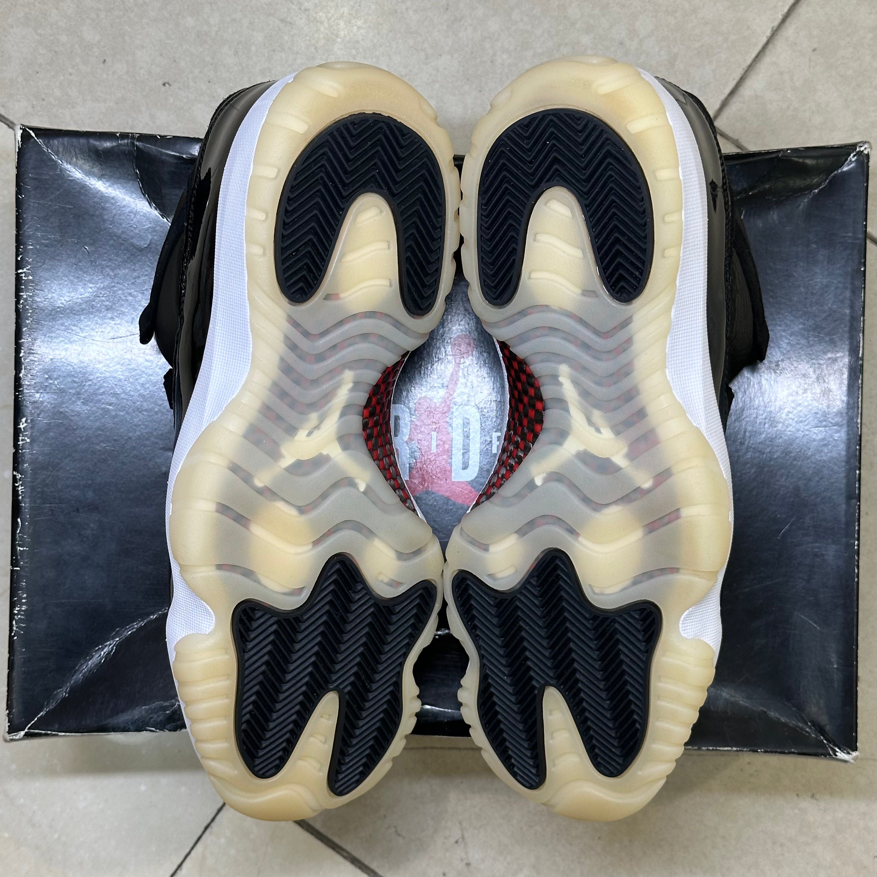 Air Jordan 11 Retro Low 72-10 (Pre-Owned)