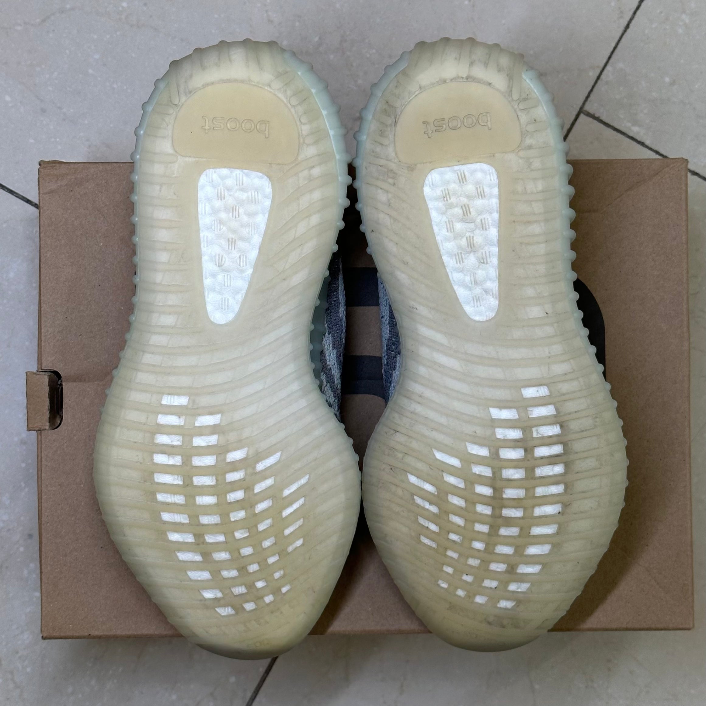 Adidas Yeezy Boost 350 V2 Blue Tint (Pre-Owned)