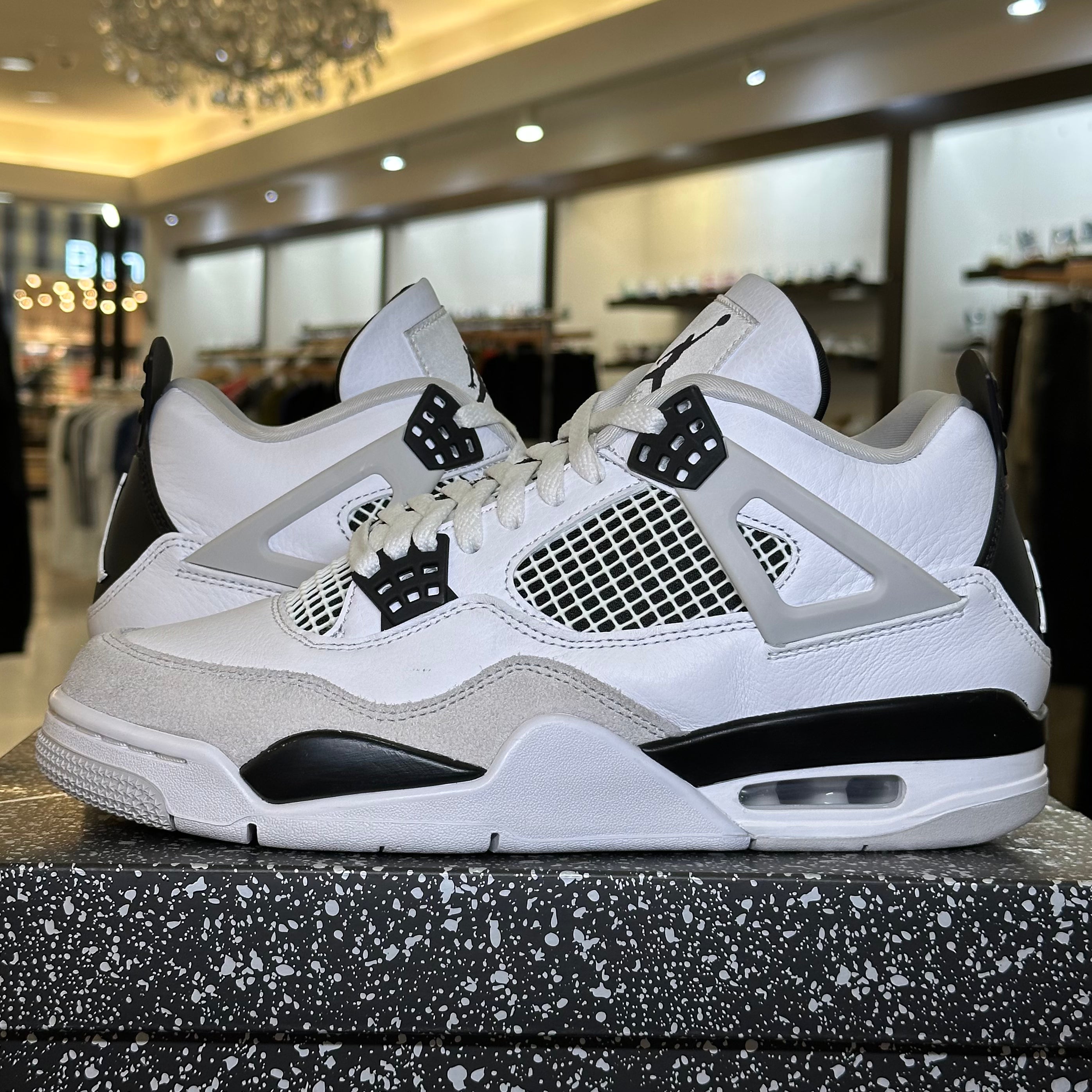 Air Jordan 4 Retro Military Black (Pre-Owned)