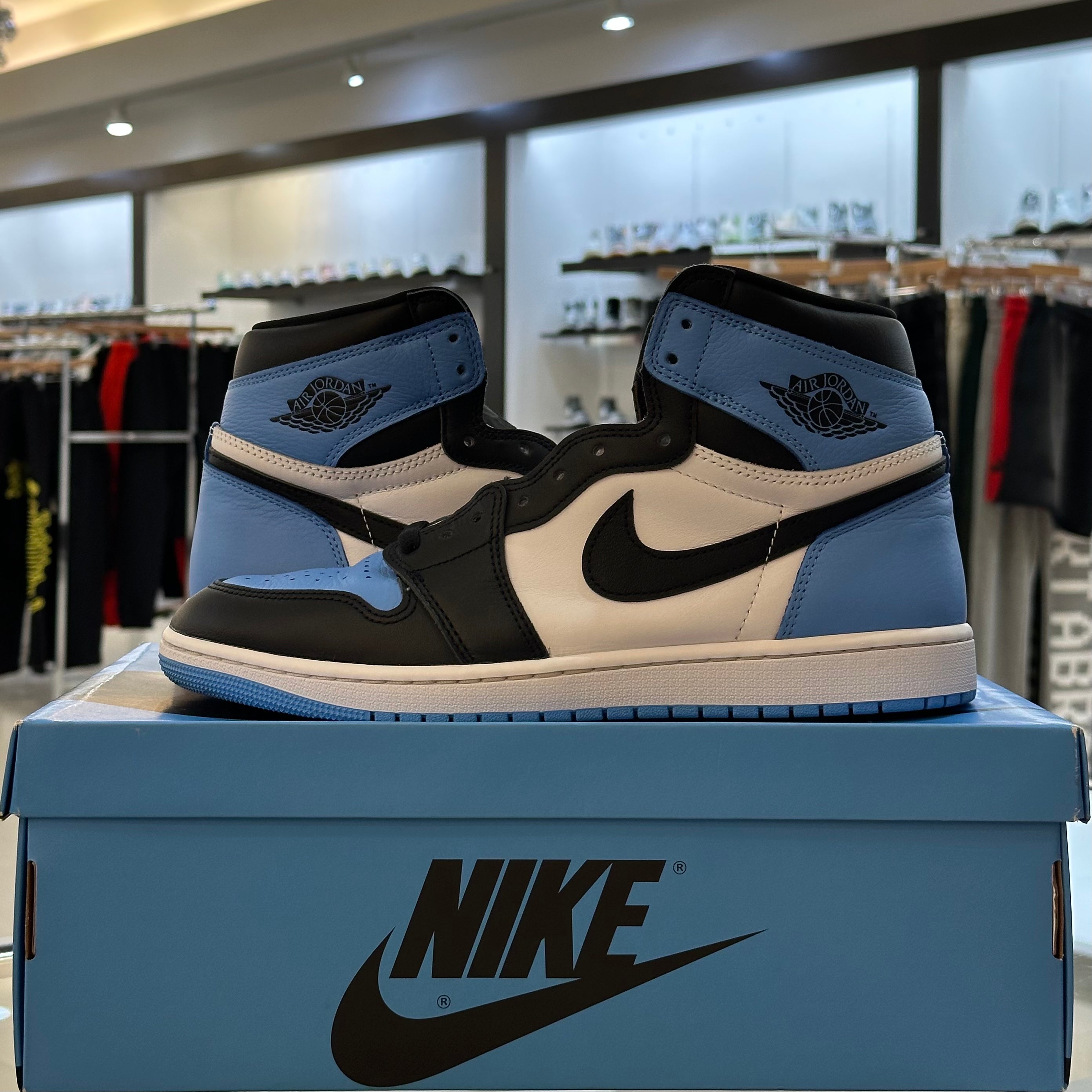 Air Jordan 1 Retro High OG UNC Toe (Pre-Owned)